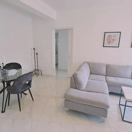 Coastal Charm Apartman *